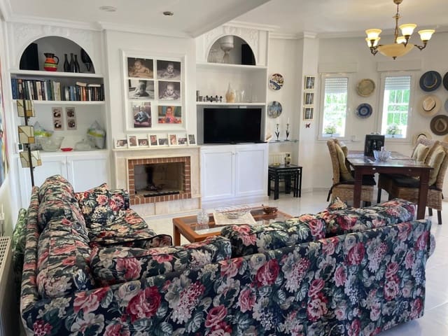 4 soveværelse Villa til salg i La Zenia, Orihuela med swimmingpool - € 570.000 (Ref: 9208221)