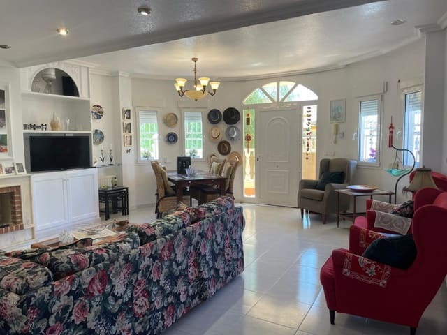 4 soveværelse Villa til salg i La Zenia, Orihuela med swimmingpool - € 570.000 (Ref: 9208221)