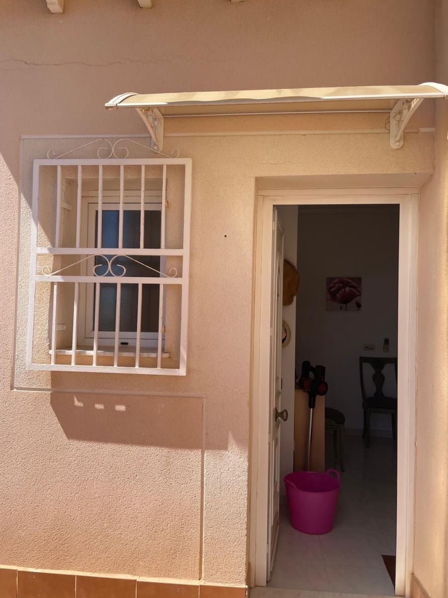 4 sovrum Villa till salu i La Zenia med pool - 570 000 € (Ref: 9208221)