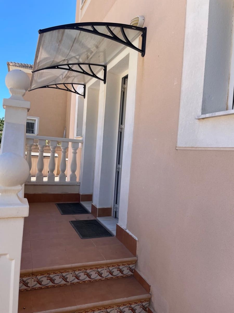 4 sovrum Villa till salu i La Zenia med pool - 570 000 € (Ref: 9208221)