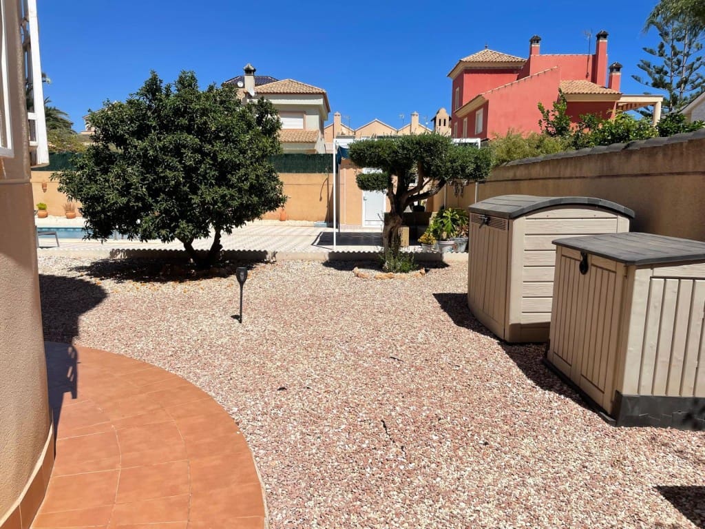 4 sovrum Villa till salu i La Zenia med pool - 570 000 € (Ref: 9208221)