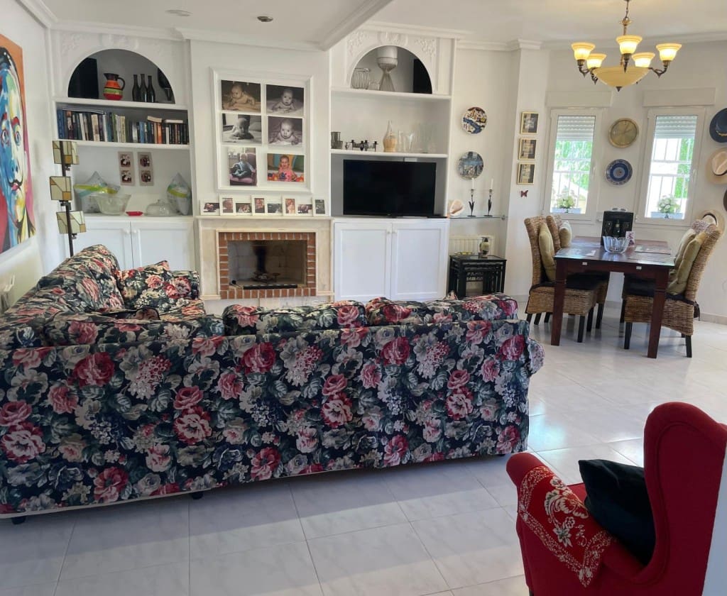 4 sovrum Villa till salu i La Zenia med pool - 570 000 € (Ref: 9208221)