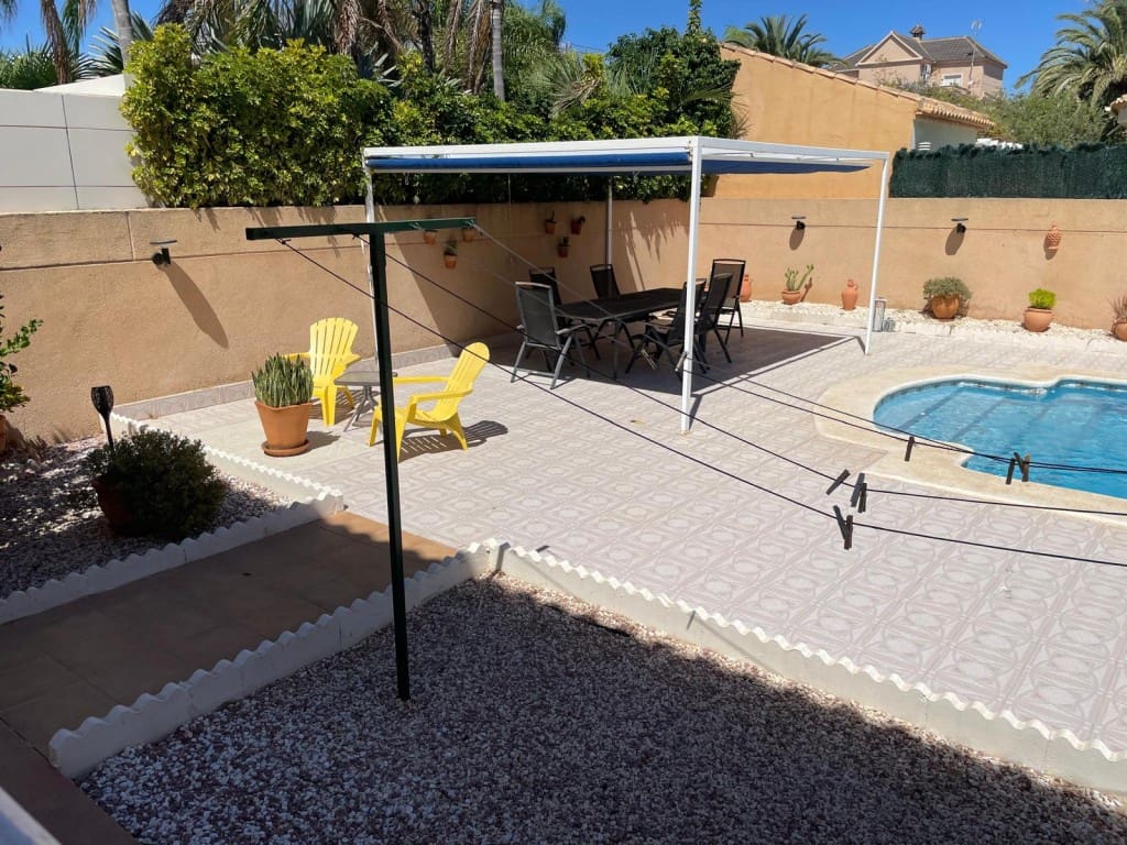 4 sovrum Villa till salu i La Zenia med pool - 570 000 € (Ref: 9208221)