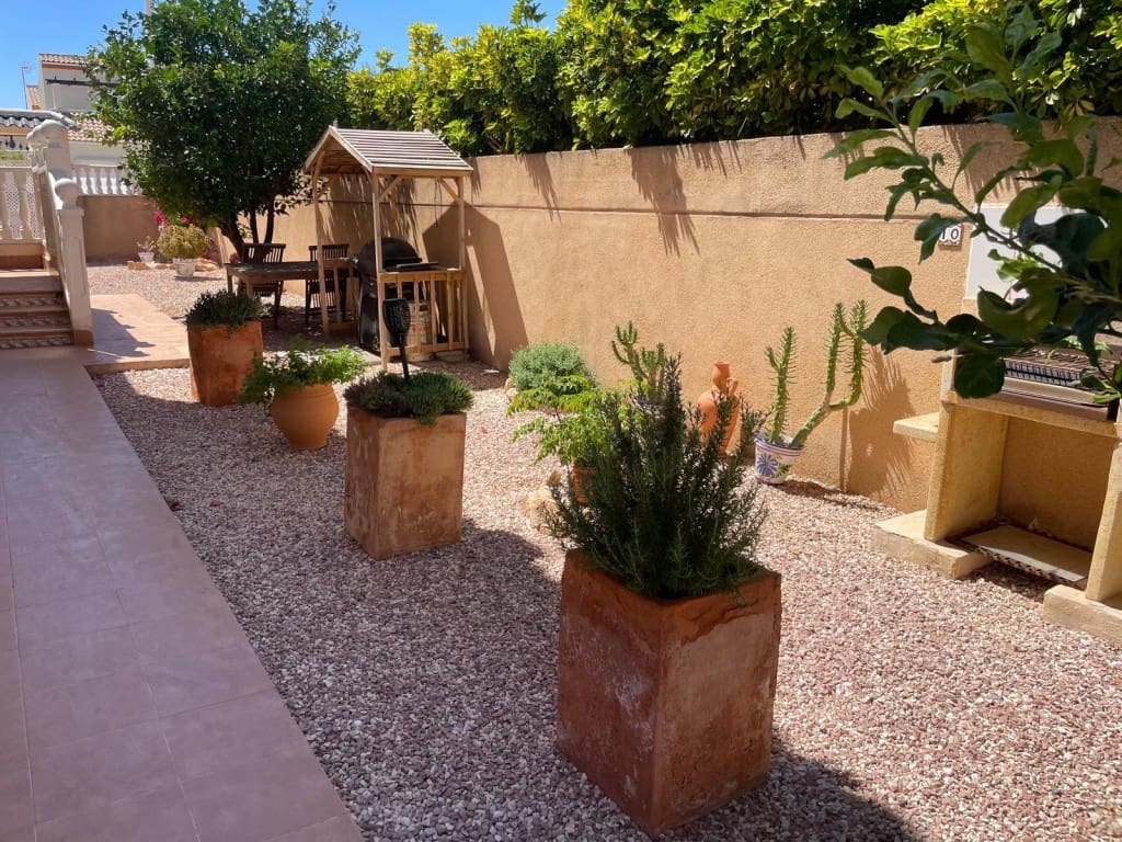 4 sovrum Villa till salu i La Zenia med pool - 570 000 € (Ref: 9208221)