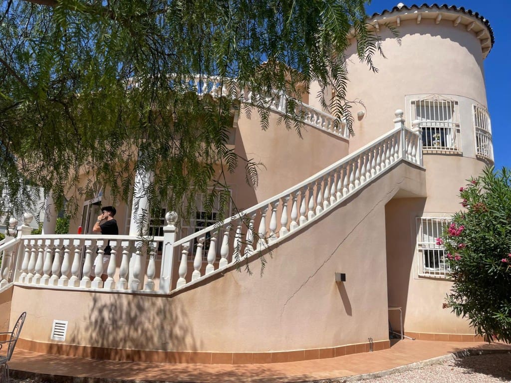 4 sovrum Villa till salu i La Zenia med pool - 570 000 € (Ref: 9208221)