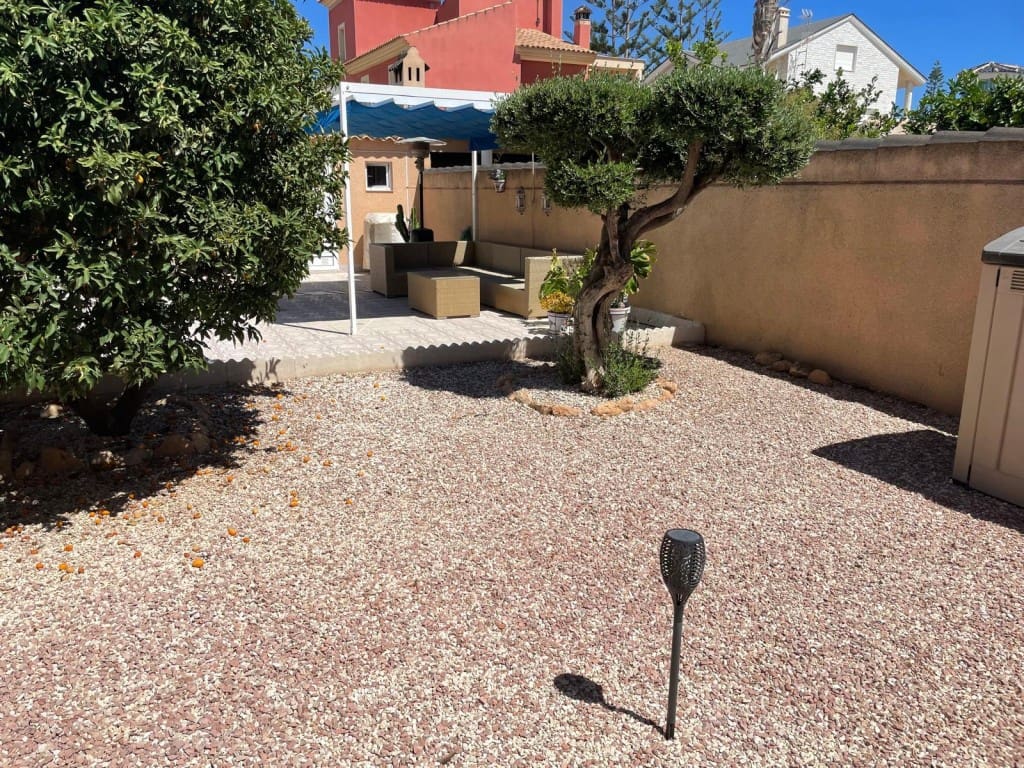 4 sovrum Villa till salu i La Zenia med pool - 570 000 € (Ref: 9208221)