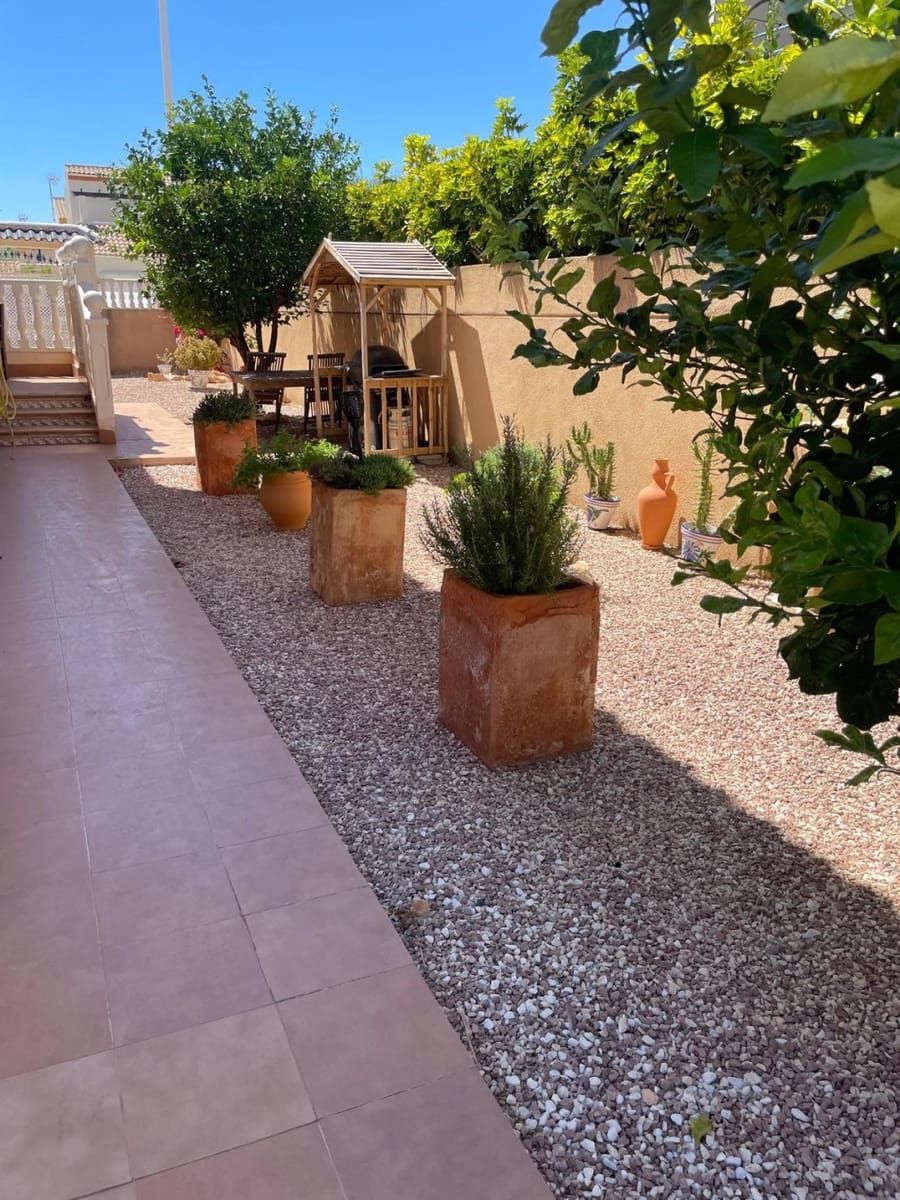 4 sovrum Villa till salu i La Zenia med pool - 570 000 € (Ref: 9208221)