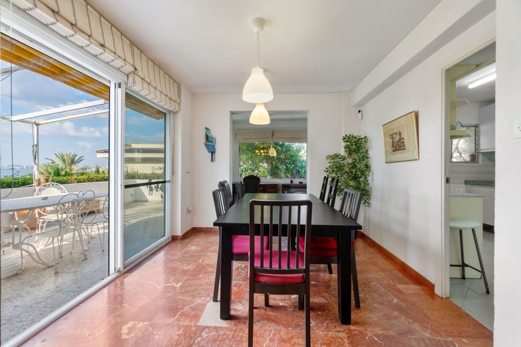 6 sovrum Villa till salu i Alicante stad - 590 000 € (Ref: 9208226)