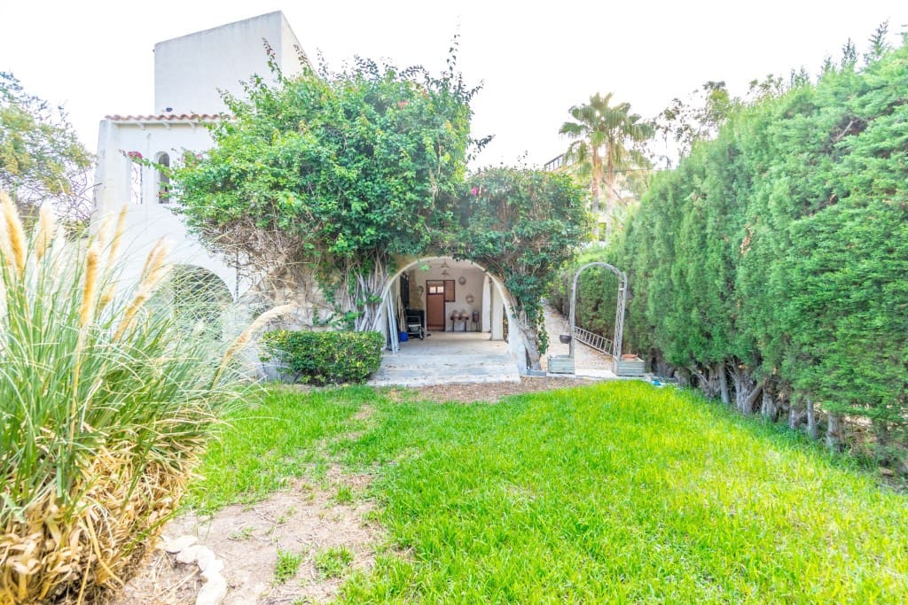 6 sovrum Villa till salu i Alicante stad - 590 000 € (Ref: 9208226)