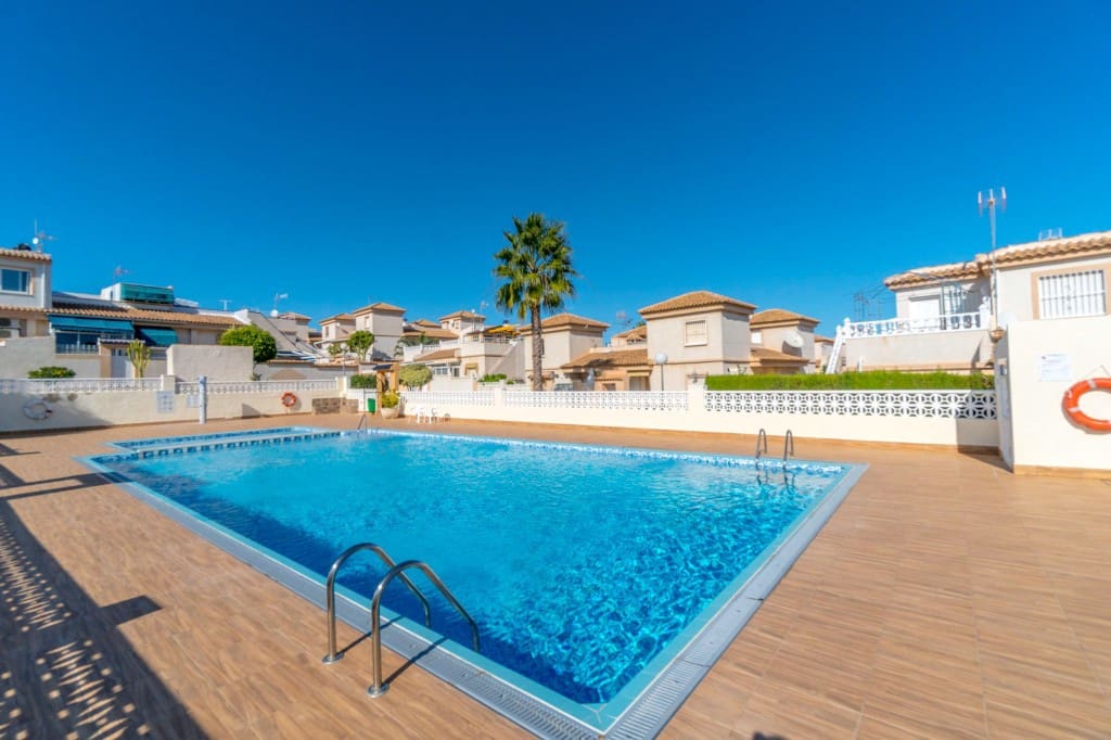 2 soveværelse Byhus til salg i Los Altos med swimmingpool - € 159.900 (Ref: 9219837)