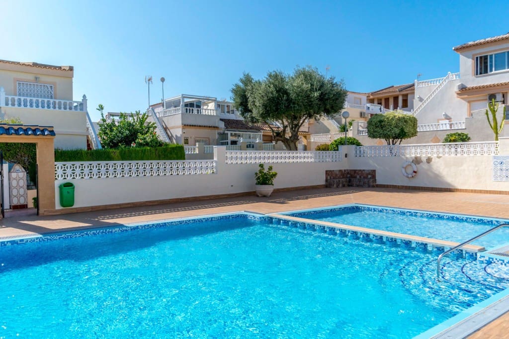 2 soveværelse Byhus til salg i Los Altos med swimmingpool - € 159.900 (Ref: 9219837)