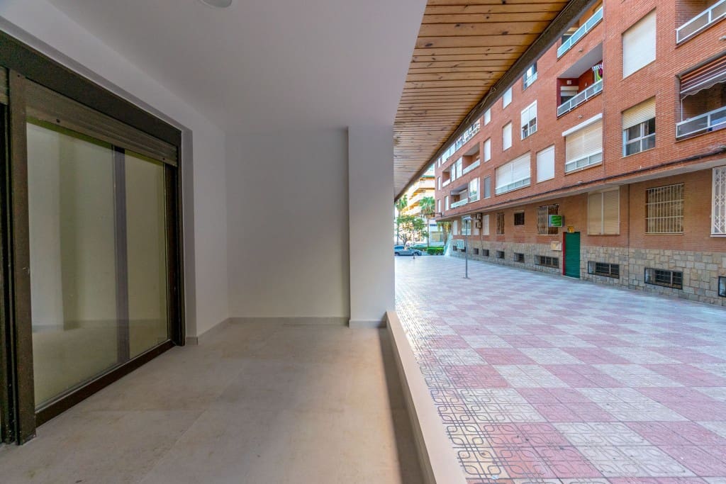 3 sovrum Lägenhet till salu i Torrevieja med garage - 275 000 € (Ref: 9228446)