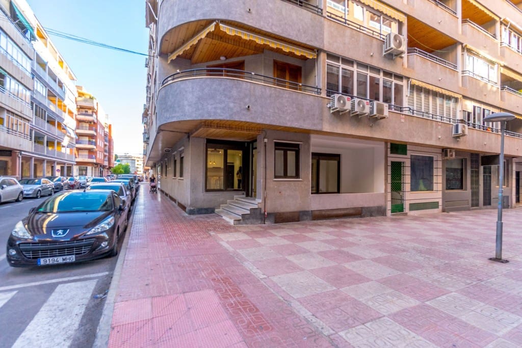 3 sovrum Lägenhet till salu i Torrevieja med garage - 275 000 € (Ref: 9228446)