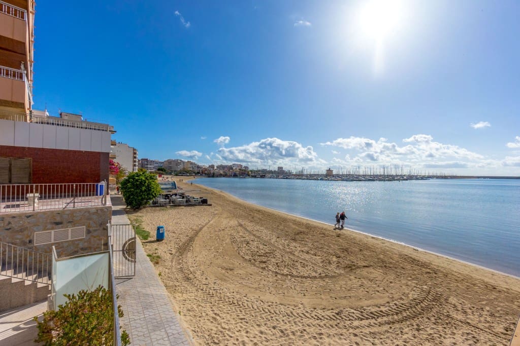 3 sovrum Lägenhet till salu i Torrevieja med garage - 275 000 € (Ref: 9228446)