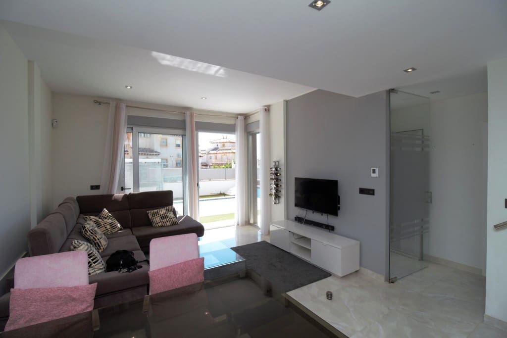 3 soverom Villa til salgs i Orihuela Costa med svømmebasseng - € 419 500 (Ref: 9228450)