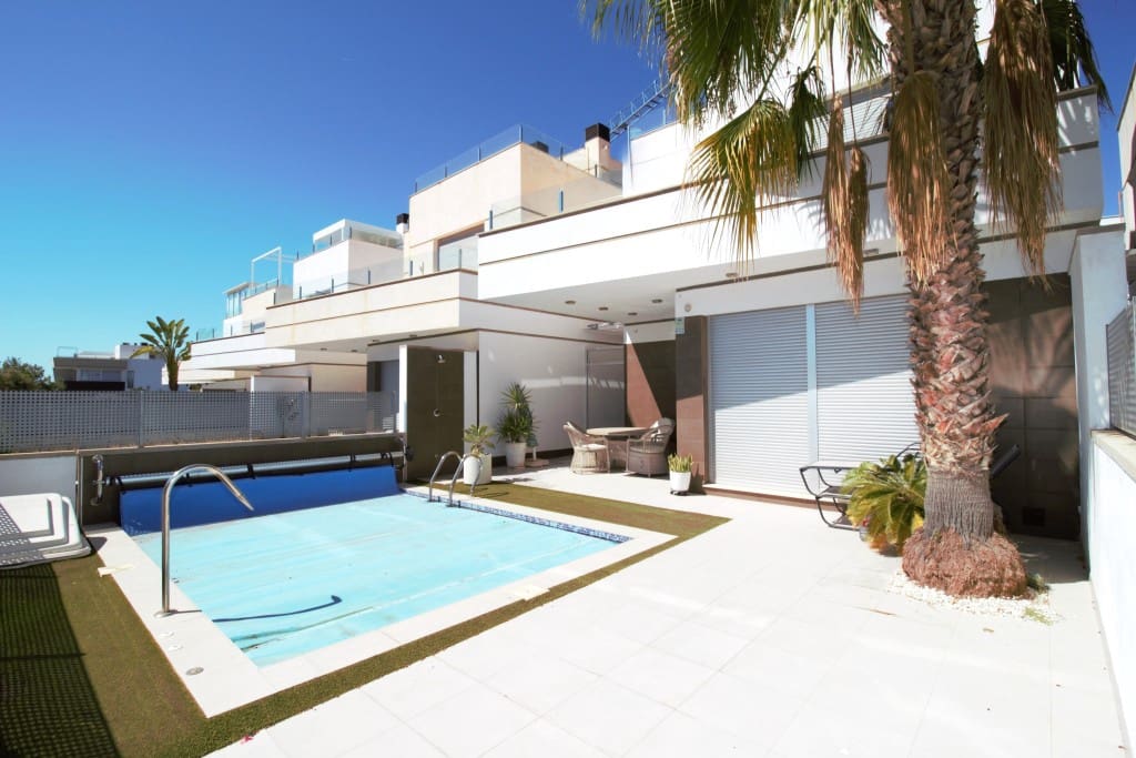 3 soverom Villa til salgs i Orihuela Costa med svømmebasseng - € 419 500 (Ref: 9228450)