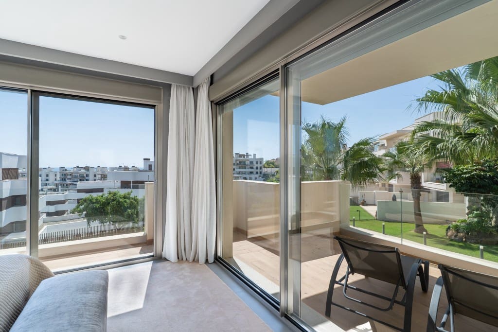 4 Zimmer Penthouse zu verkaufen in Estepona mit Pool - 1.190.000 € (Ref: 9232500)