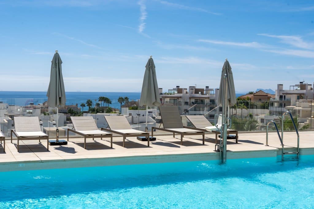 4 Zimmer Penthouse zu verkaufen in Estepona mit Pool - 1.190.000 € (Ref: 9232500)