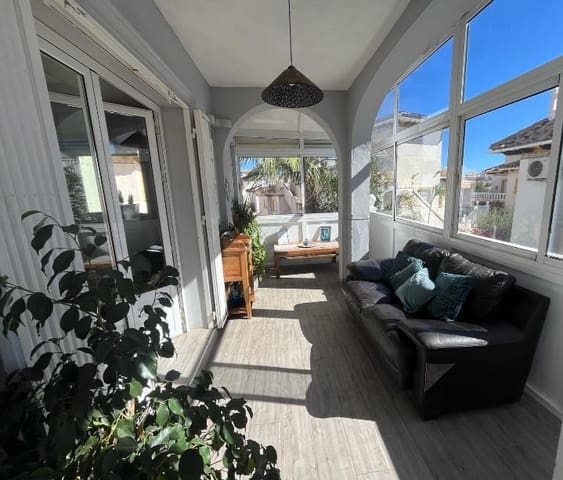 Chalet de 4 habitaciones en La Zenia, Orihuela en venta con piscina - 399.900 € (Ref: 9243077)