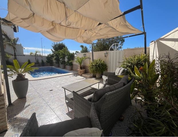 Chalet de 4 habitaciones en La Zenia, Orihuela en venta con piscina - 399.900 € (Ref: 9243077)