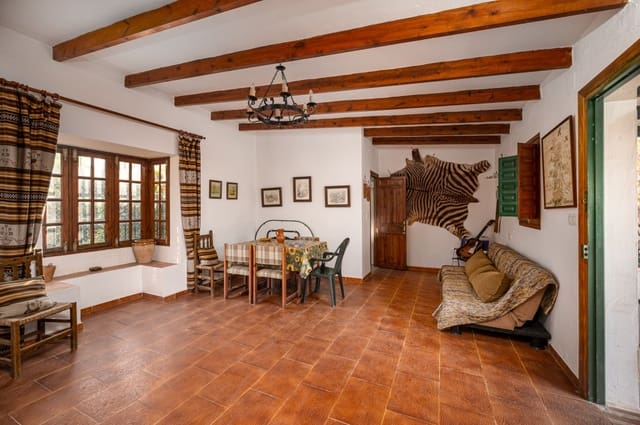 Huvila myytävänä paikassa Nerja mukana uima-altaan 
autotalli - 320 000 € (Ref: 9243079)