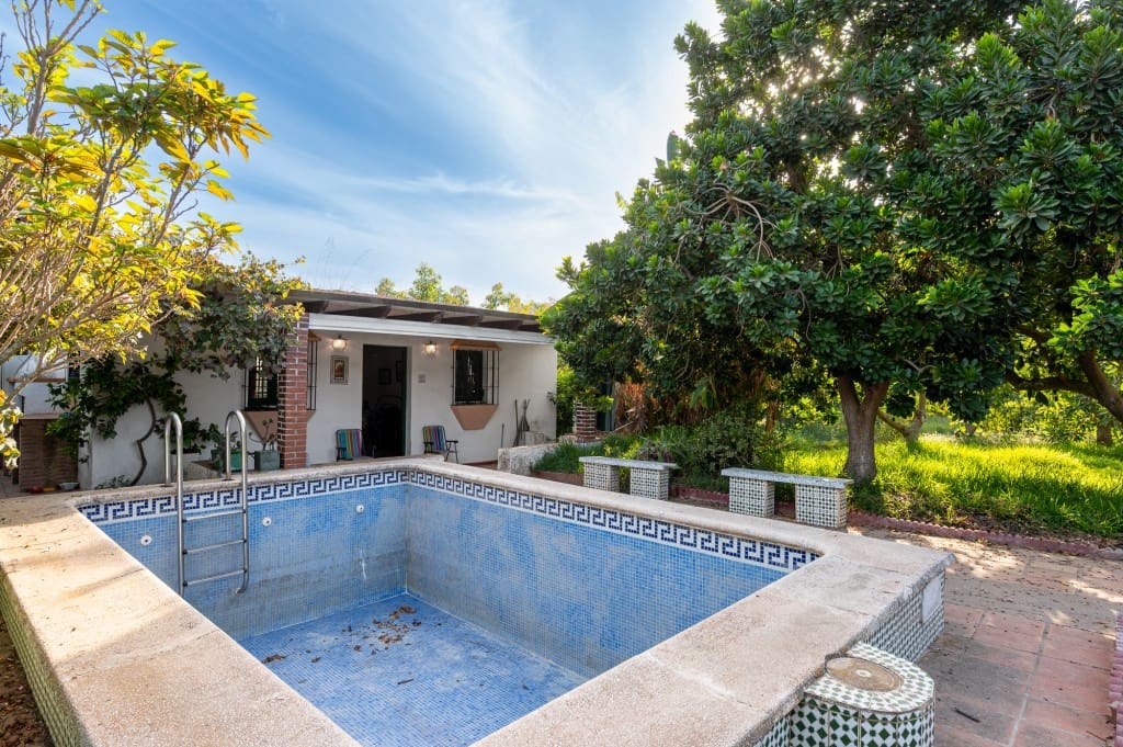 Huvila myytävänä paikassa Nerja mukana uima-altaan 
autotalli - 320 000 € (Ref: 9243079)