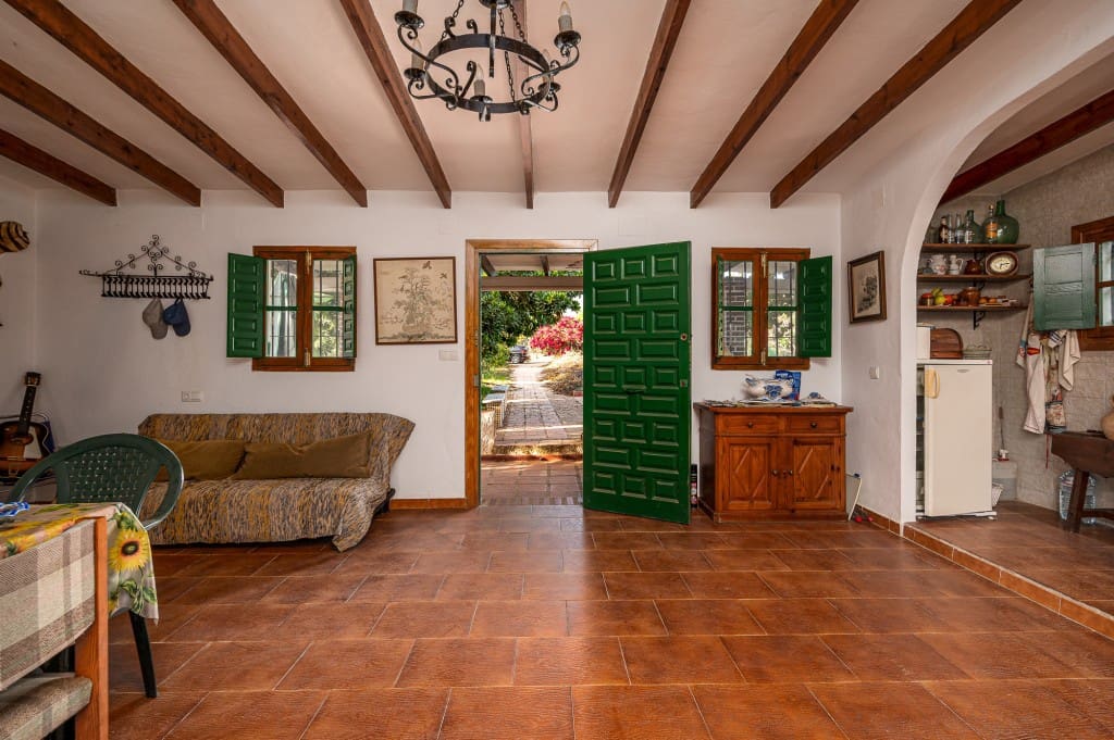 Huvila myytävänä paikassa Nerja mukana uima-altaan 
autotalli - 320 000 € (Ref: 9243079)