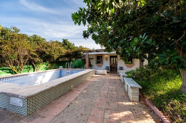 Huvila myytävänä paikassa Nerja mukana uima-altaan 
autotalli - 320 000 € (Ref: 9243079)