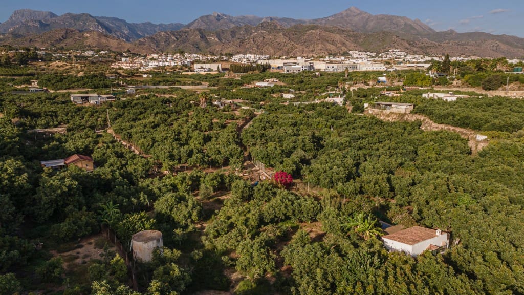 Huvila myytävänä paikassa Nerja mukana uima-altaan 
autotalli - 320 000 € (Ref: 9243079)