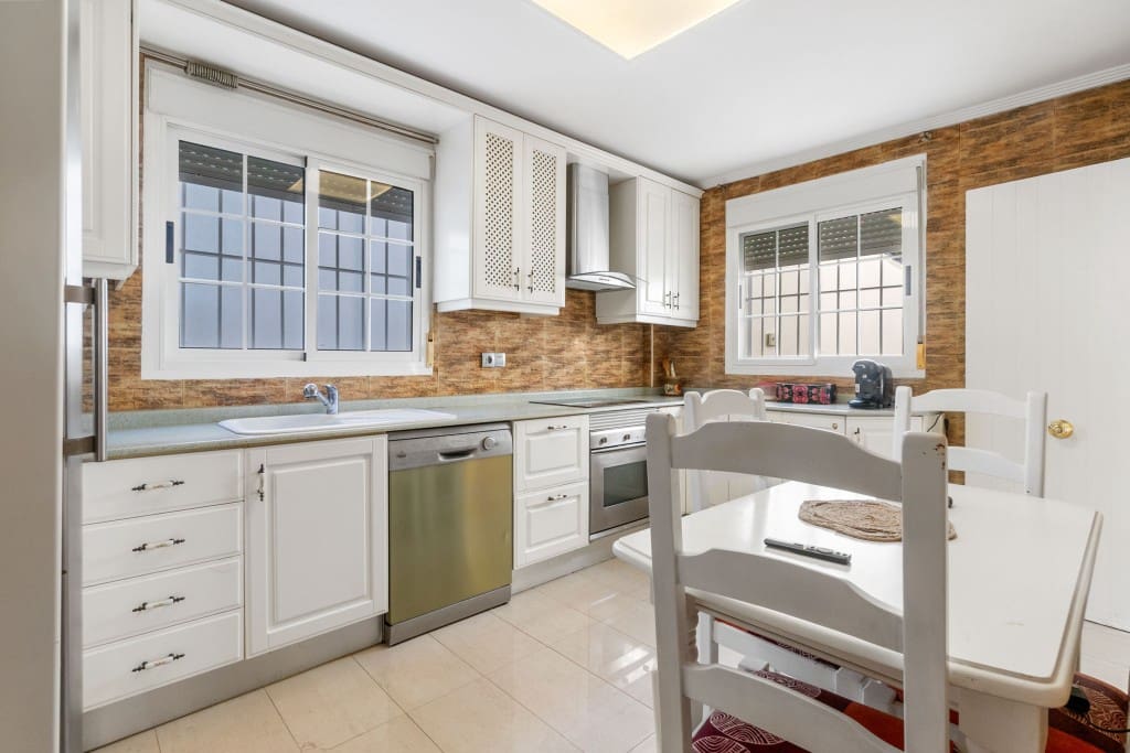 5 sovrum Villa till salu i Arenales del Sol med pool garage - 785 000 € (Ref: 9262429)