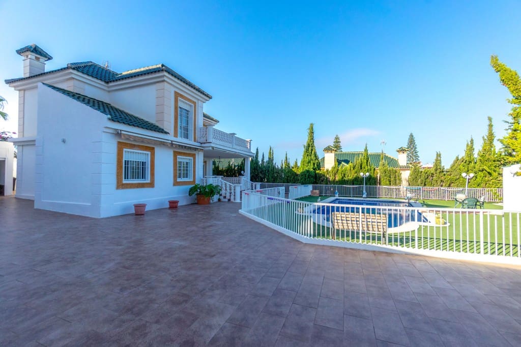 5 sovrum Villa till salu i Arenales del Sol med pool garage - 785 000 € (Ref: 9262429)