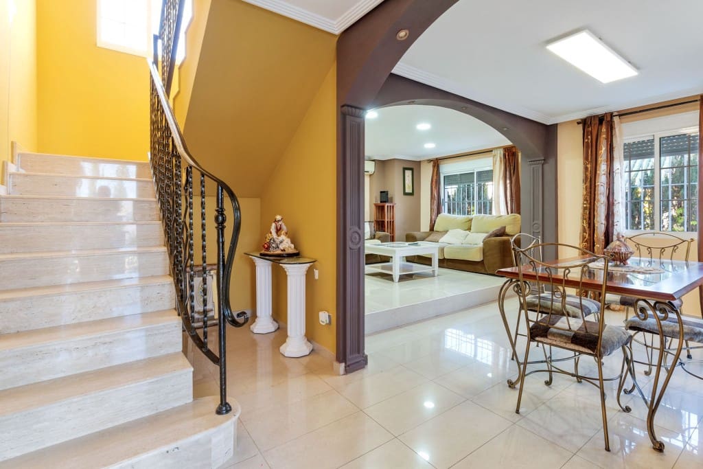 5 sovrum Villa till salu i Arenales del Sol med pool garage - 785 000 € (Ref: 9262429)