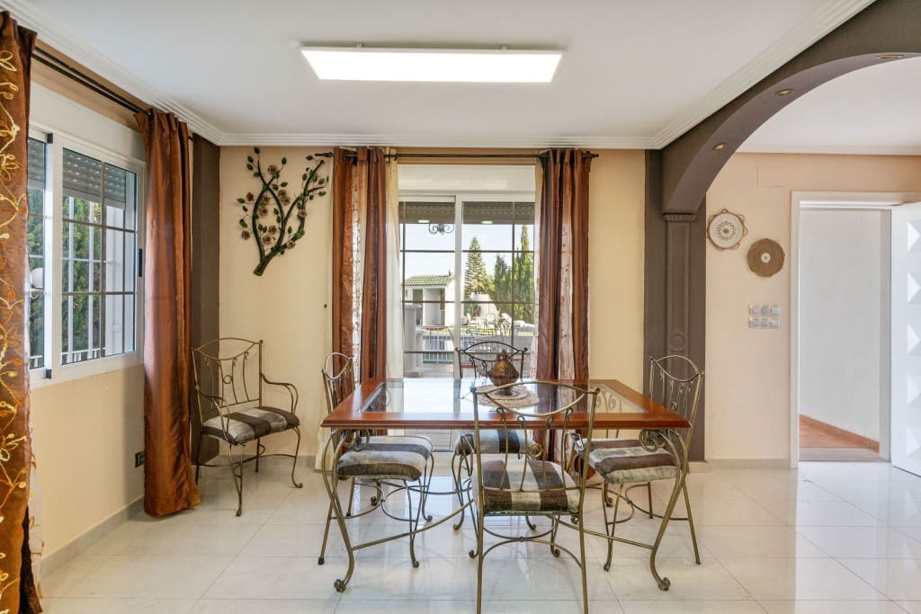 5 sovrum Villa till salu i Arenales del Sol med pool garage - 785 000 € (Ref: 9262429)