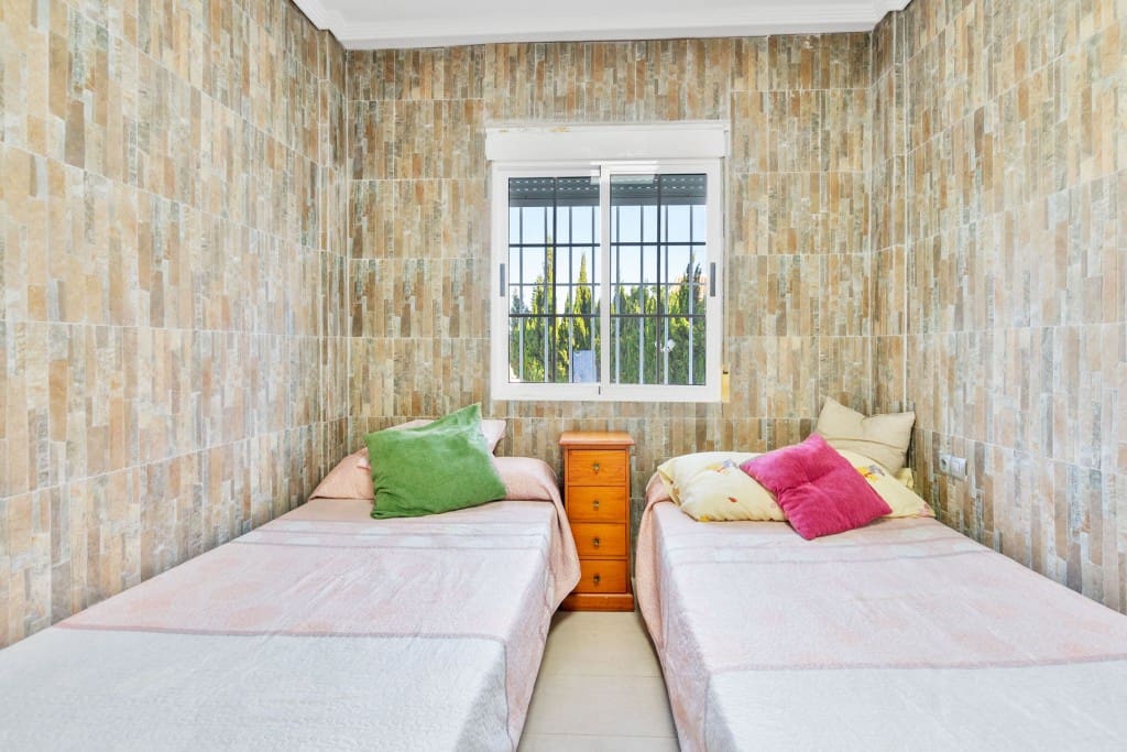 5 sovrum Villa till salu i Arenales del Sol med pool garage - 785 000 € (Ref: 9262429)