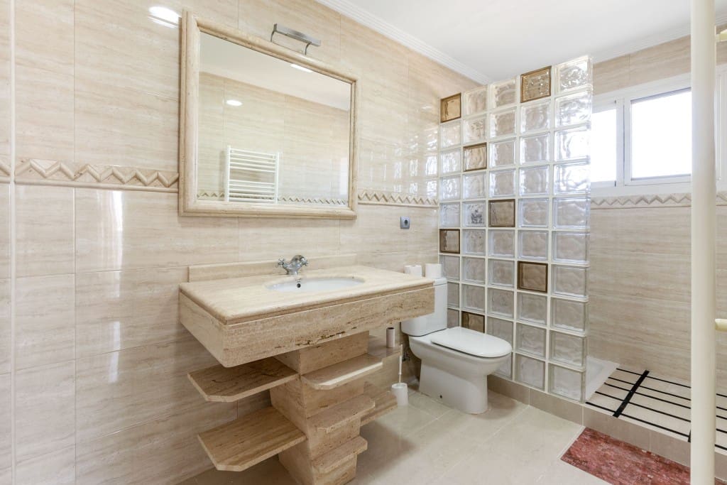 5 sovrum Villa till salu i Arenales del Sol med pool garage - 785 000 € (Ref: 9262429)