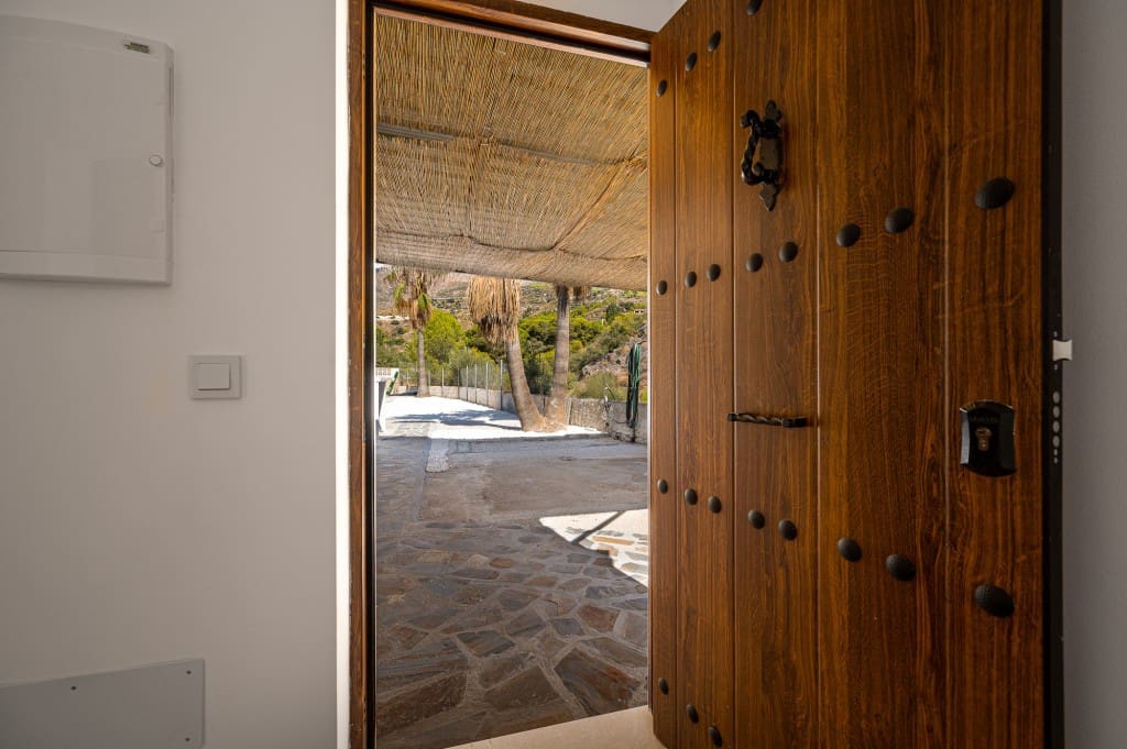 3 slaapkamer Villa te koop in Salobrena met zwembad garage - € 495.000 (Ref: 9272280)