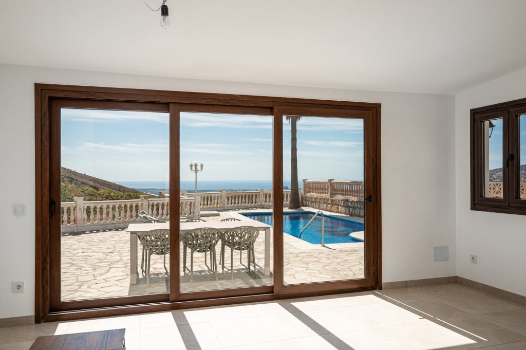 3 slaapkamer Villa te koop in Salobrena met zwembad garage - € 495.000 (Ref: 9272280)