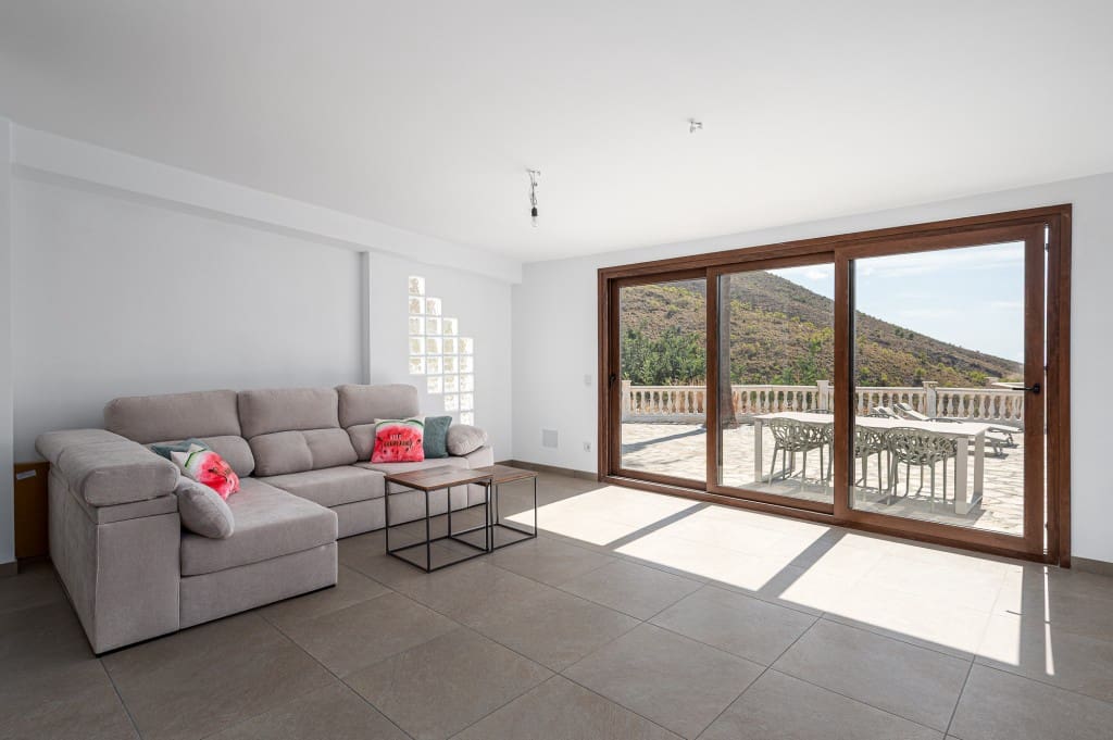 3 slaapkamer Villa te koop in Salobrena met zwembad garage - € 495.000 (Ref: 9272280)