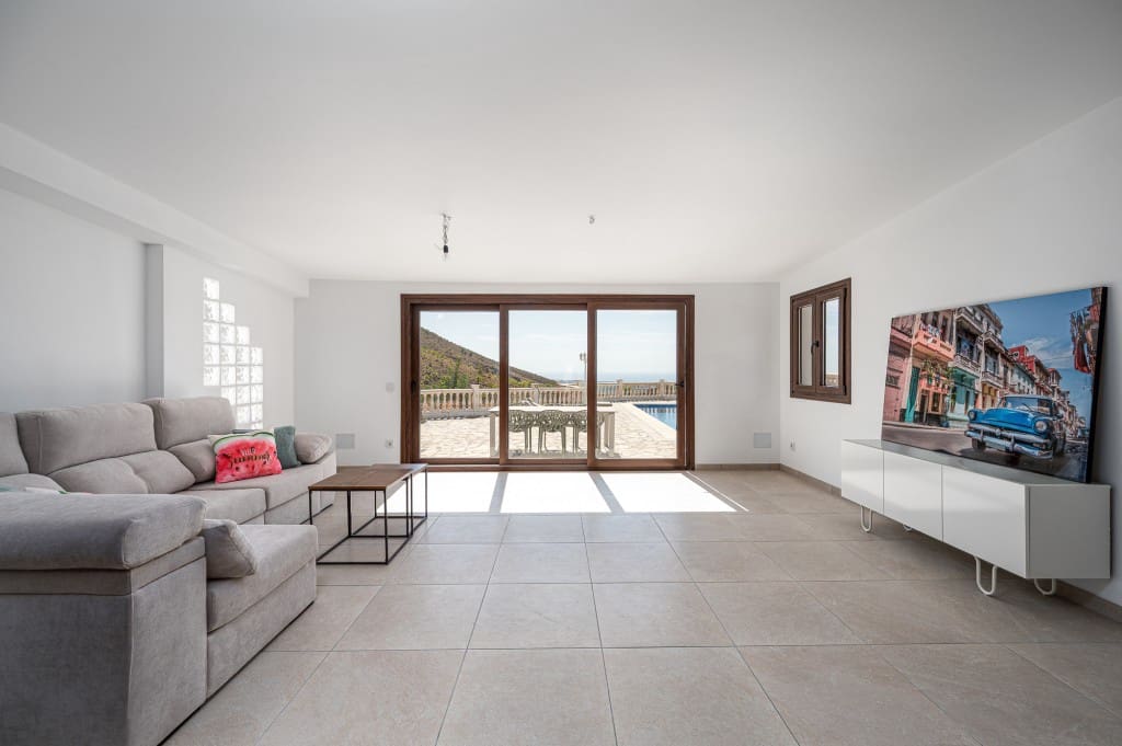 3 slaapkamer Villa te koop in Salobrena met zwembad garage - € 495.000 (Ref: 9272280)