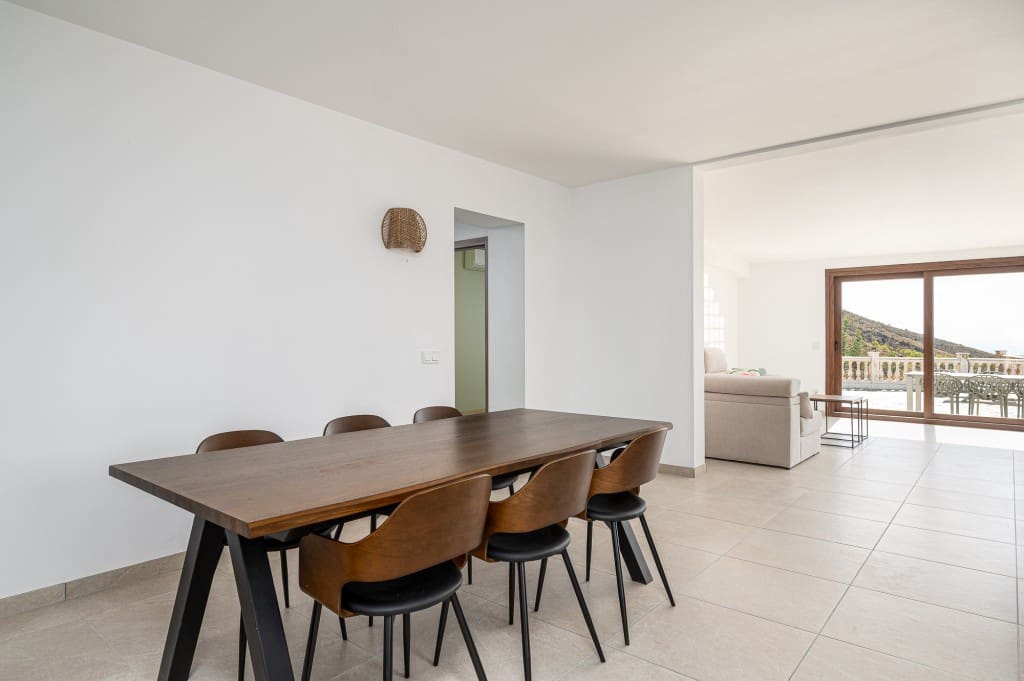 3 slaapkamer Villa te koop in Salobrena met zwembad garage - € 495.000 (Ref: 9272280)