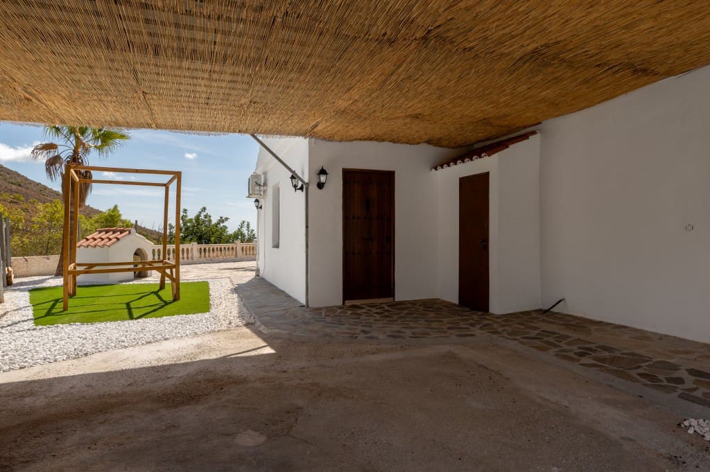 3 slaapkamer Villa te koop in Salobrena met zwembad garage - € 495.000 (Ref: 9272280)