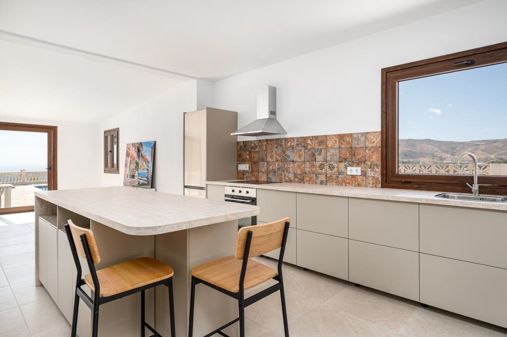 3 slaapkamer Villa te koop in Salobrena met zwembad garage - € 495.000 (Ref: 9272280)