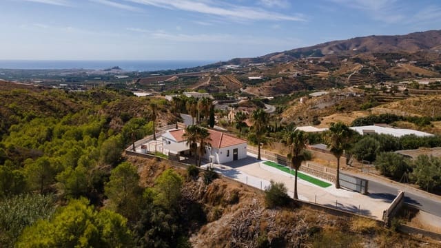 3 soveværelse Villa til salg i Salobreña med swimmingpool garage - € 495.000 (Ref: 9272280)