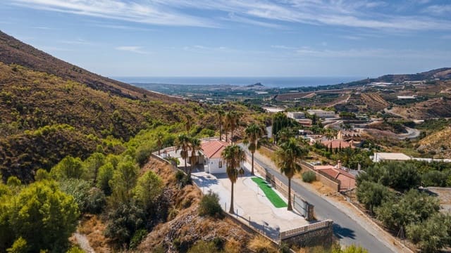 3 soveværelse Villa til salg i Salobreña med swimmingpool garage - € 495.000 (Ref: 9272280)