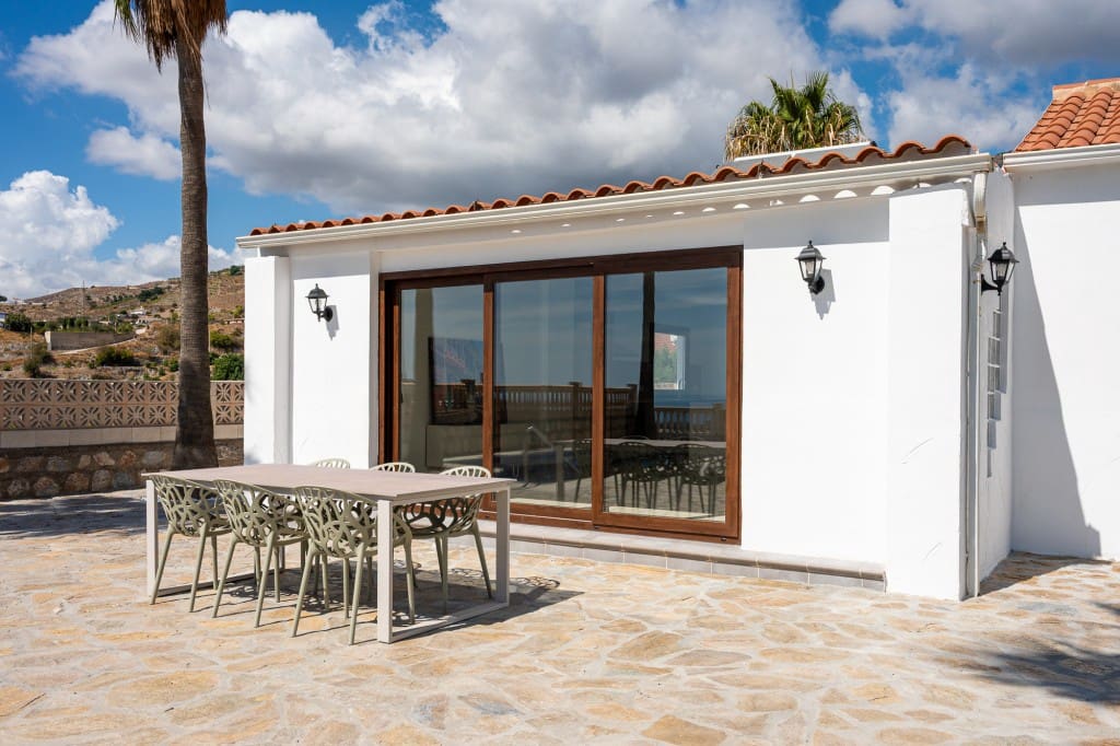 3 slaapkamer Villa te koop in Salobrena met zwembad garage - € 495.000 (Ref: 9272280)