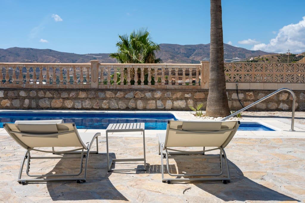 3 slaapkamer Villa te koop in Salobrena met zwembad garage - € 495.000 (Ref: 9272280)