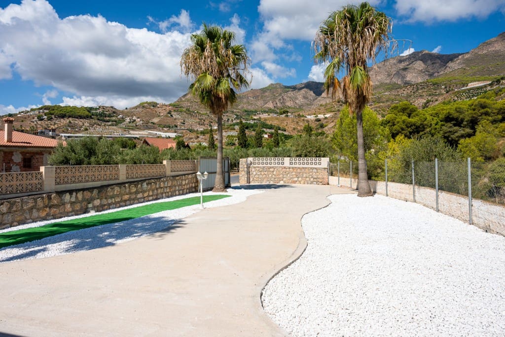 3 slaapkamer Villa te koop in Salobrena met zwembad garage - € 495.000 (Ref: 9272280)