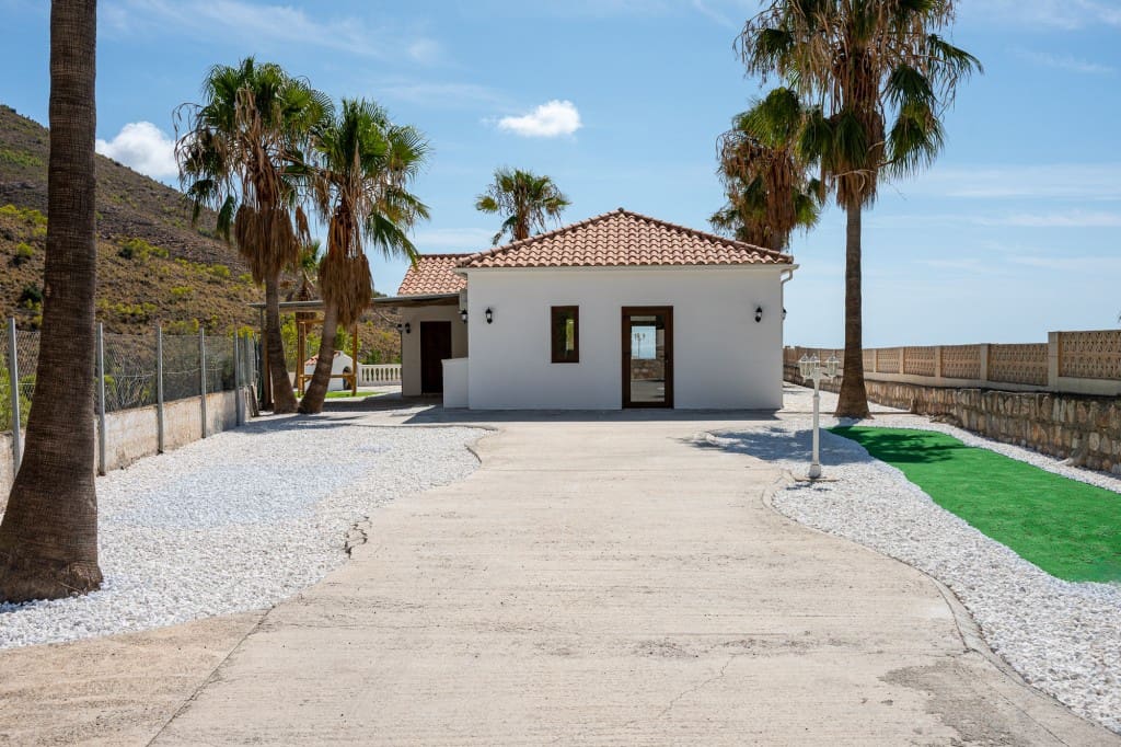 3 slaapkamer Villa te koop in Salobrena met zwembad garage - € 495.000 (Ref: 9272280)