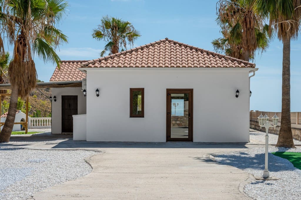 3 slaapkamer Villa te koop in Salobrena met zwembad garage - € 495.000 (Ref: 9272280)