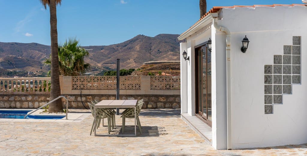 3 slaapkamer Villa te koop in Salobrena met zwembad garage - € 495.000 (Ref: 9272280)